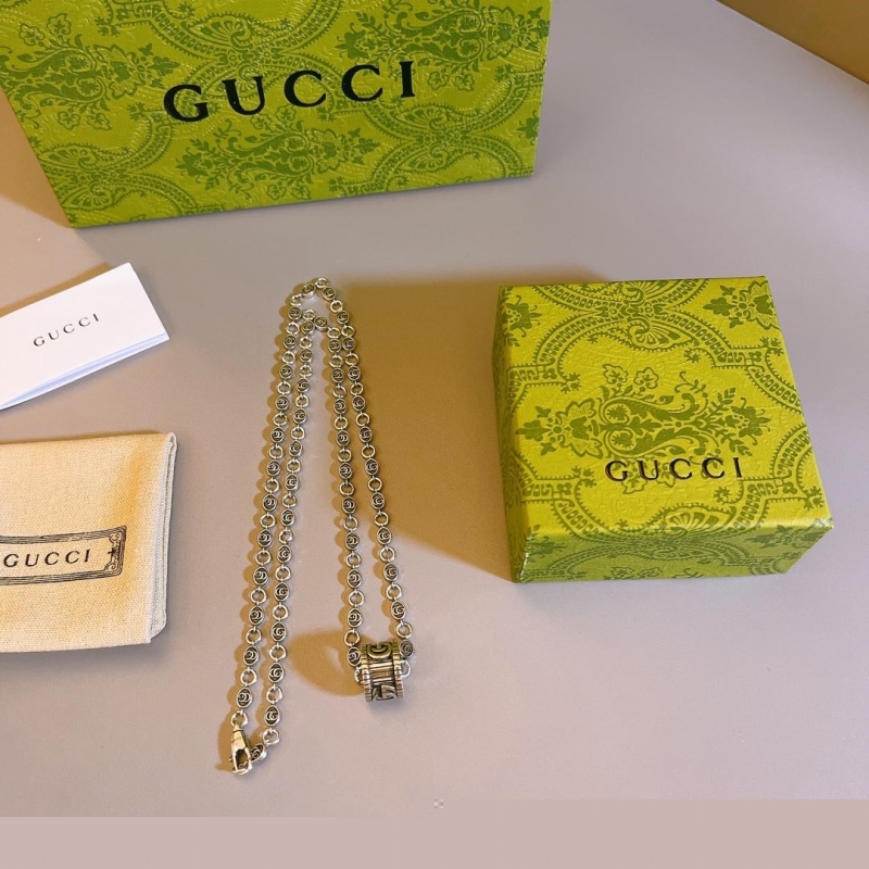 G*u*i necklaces